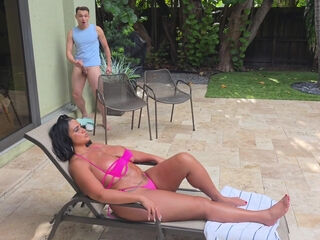 Kailani Kai And Johnny Love In Johnny Plays Sneak-a-poke With Hot Milf Part1