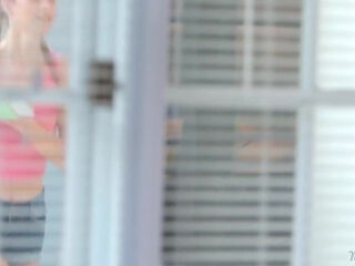 Stepmommys Girl - Jill Kassidys Stepmom Fucks Her To Convince Her To Go In A College Closer From Home