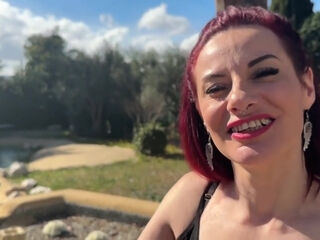 Olivia, 23, warms the atmosphere! - Jacquie et Michel TV