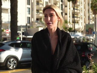 Phil gets a visit from Lucy - Jacquie et Michel TV