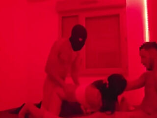 la gitane se fait defoncer par des mecs