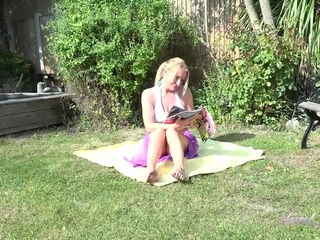Sunbathing Jade Masturbates in the Backyard