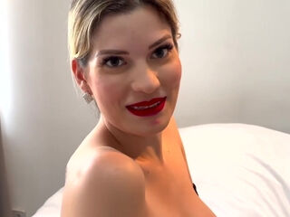 Ava thanks Joss for her help - Jacquie et Michel TV