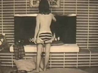 Hairy Brunette Chick Show Her Body