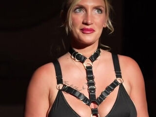 Joss tries to control his jealousy - Jacquie et Michel TV