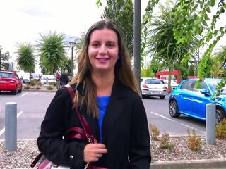 Luna, 31, is constantly in the game! - Jacquie et Michel TV