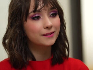 Little Foxy helps to beat boredom... - Jacquie et Michel TV