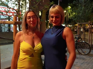 Rose enjoys a nice bath... - Jacquie et Michel TV