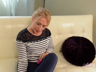 Stevie and Her Kitty Vibrator