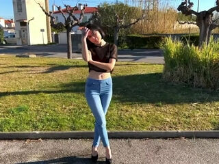 Anissa perverts her visitor... - Jacquie et Michel TV