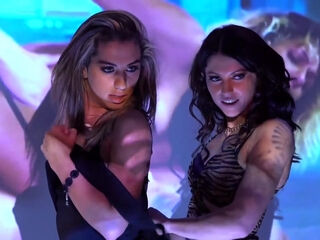 Angy finds in Luna an ideal sensual play partner... - Jacquie et Michel TV