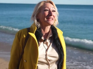 Oney, 23, a very cerebral young woman from Aix... - Jacquie et Michel TV