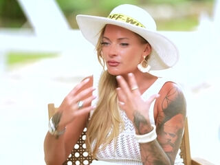 Along the water with Emmanuelle, 28 years old ... - Jacquie et Michel TV