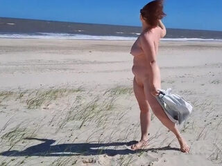 Walk And Outdoor Pissing In The Desert
