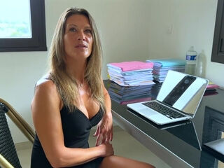 La Poutre is rewarded by his boss - Jacquie et Michel TV