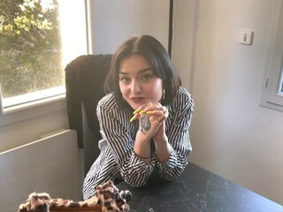 Cerise, 22 years old, masseuse in Paris! - Jacquie et Michel TV