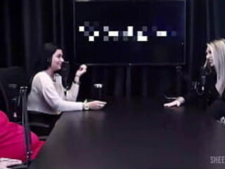 Monica Lima e Melody Antunes Peladinhas na entrevista. Entrevista deliciosa com essas 2 gostosas.