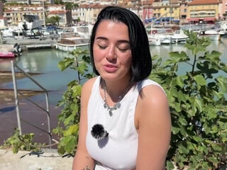 Ashley goes exploring with Marie... - Jacquie et Michel TV