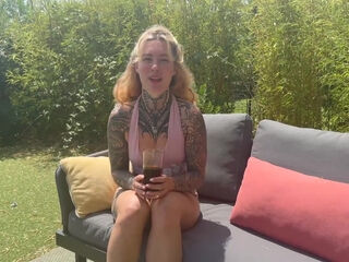 Emma and Marion set the tone! - Jacquie et Michel TV