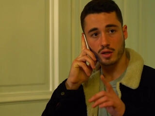 William takes advantage of the waitresses - Jacquie et Michel TV