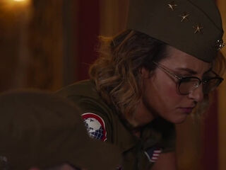 Jessy takes advantage of Alex's weakness - Jacquie et Michel TV